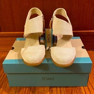 TOMS Majorca Closed Toe Sandal Pumps in Taupe NWT